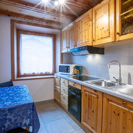 Jetta Apartment *
