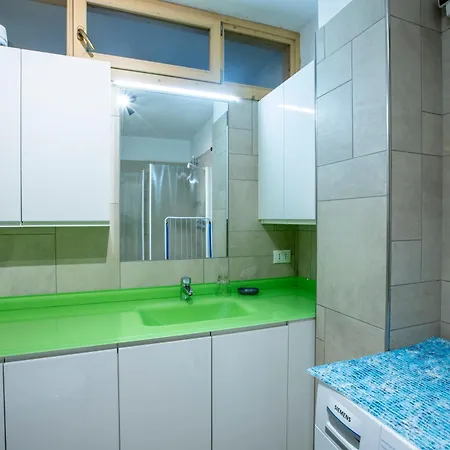 Jetta Apartment *